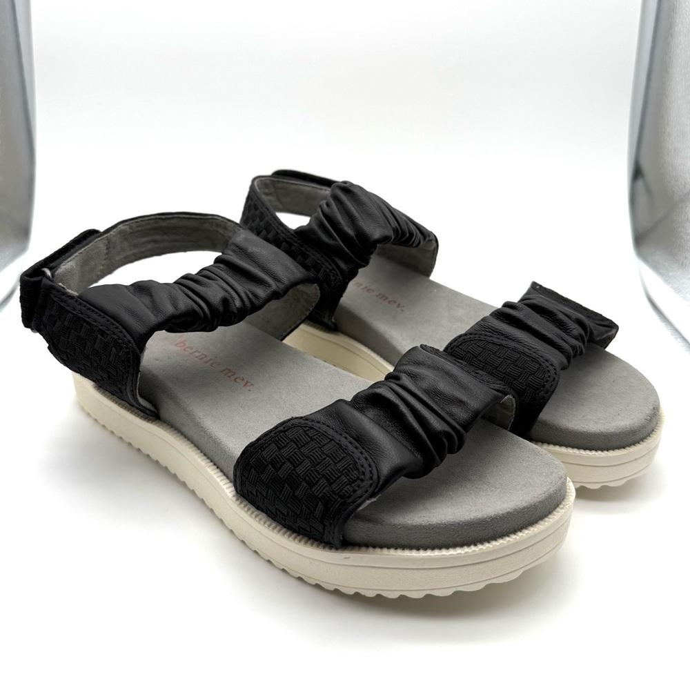 NWOT Bernie Mev Fiji Leather Upper Black Sandals